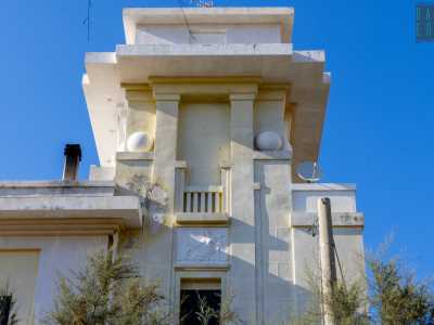 ...quasi a ridosso dell�alto torrino belvedere